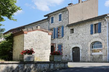 Villeneuve-sur-Vère, la blanche