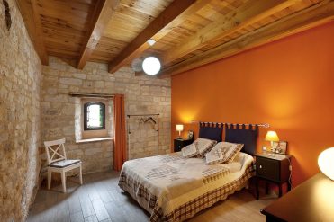Bâtisse typique du gaillacois transformée en grand gîte