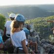 Grimpe et via-ferrata dans les Gorges de l’Aveyron, proche du Roc du Gorb