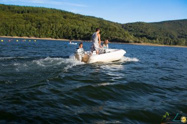 Alquiler de barco a motor – Point rencontre du lac du Laouzas