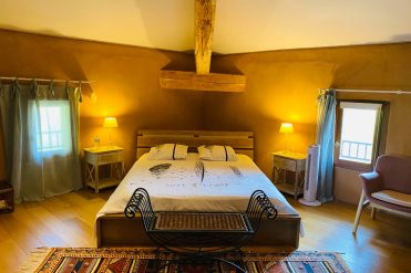Bed and breakfast with swimming pool in an oak wood