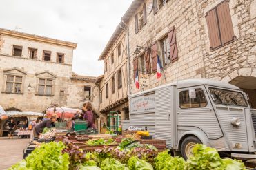 Castelnau de Montmiral market