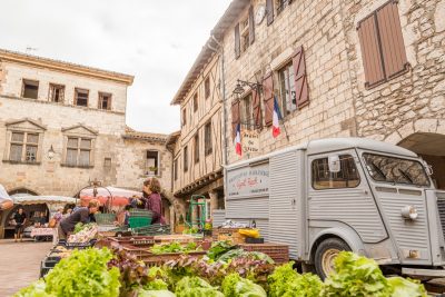 Castelnau de Montmiral market