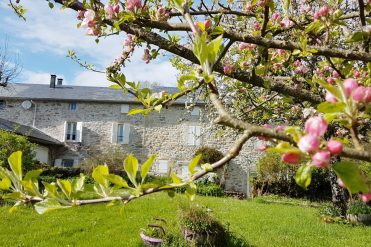 Entre lacs et forêts, fermette restaurée avec passion pour un séjour bucolique en pleine nature
