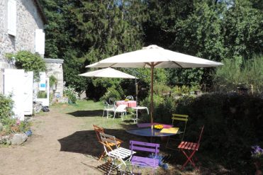 Entre lacs et forêts, fermette restaurée avec passion pour un séjour bucolique en pleine nature