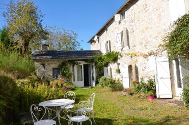 Entre lacs et forêts, fermette restaurée avec passion pour un séjour bucolique en pleine nature