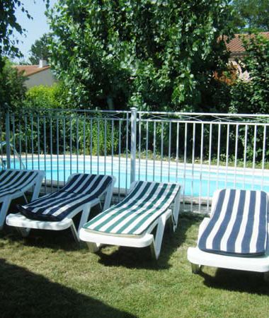 Gite 4 km centre d’Albi, maison contemporaine de plain pied. Piscine.