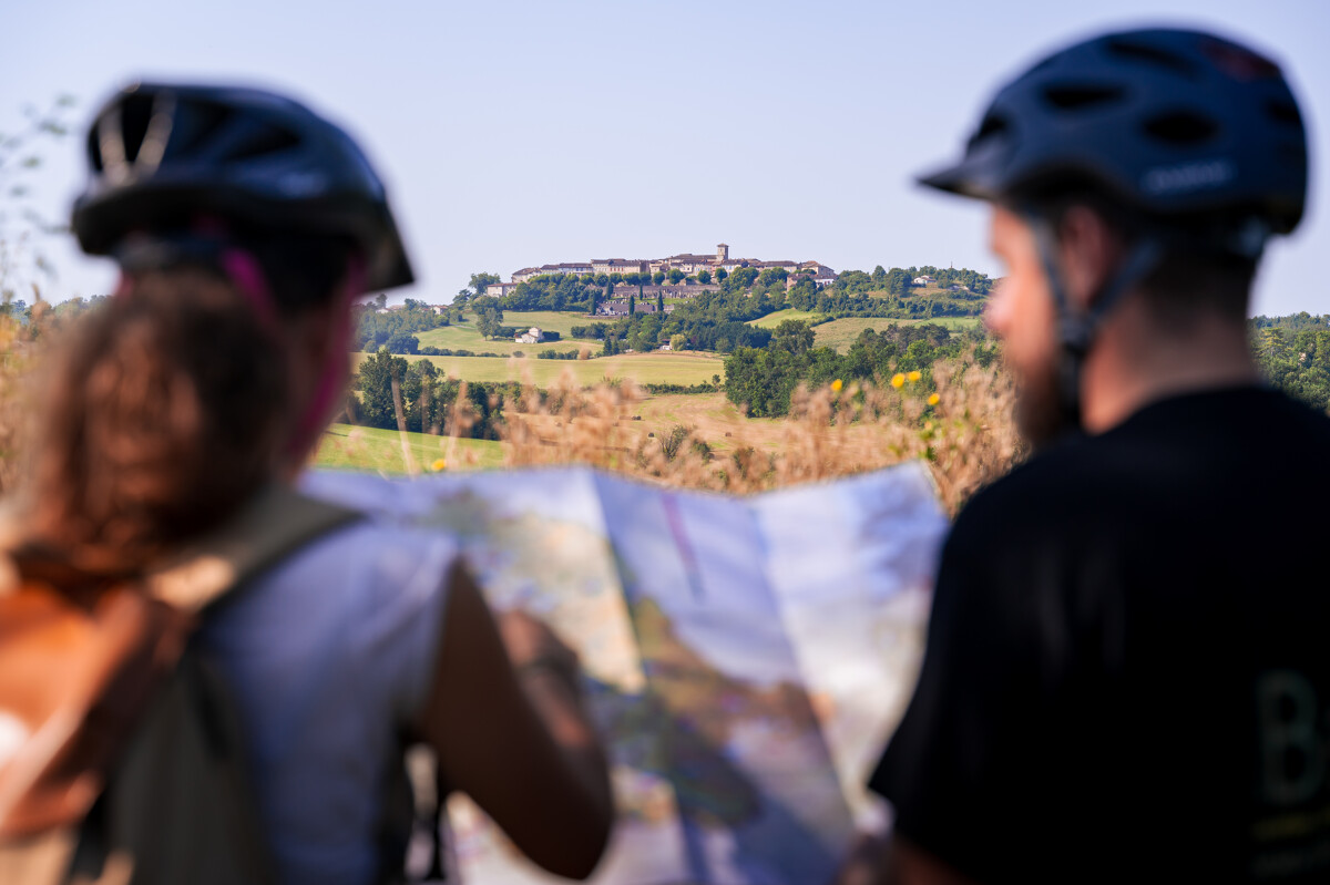 Circuit vélo vers Castelnau-de-Montmiral et Puycelsi – Journée