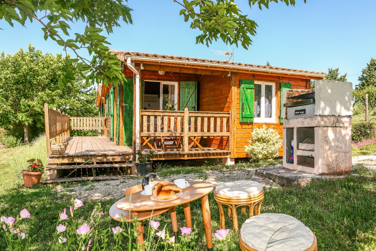 Chalet plein sud. Lisière de forêt. 3 km Base Vère Grésigne.