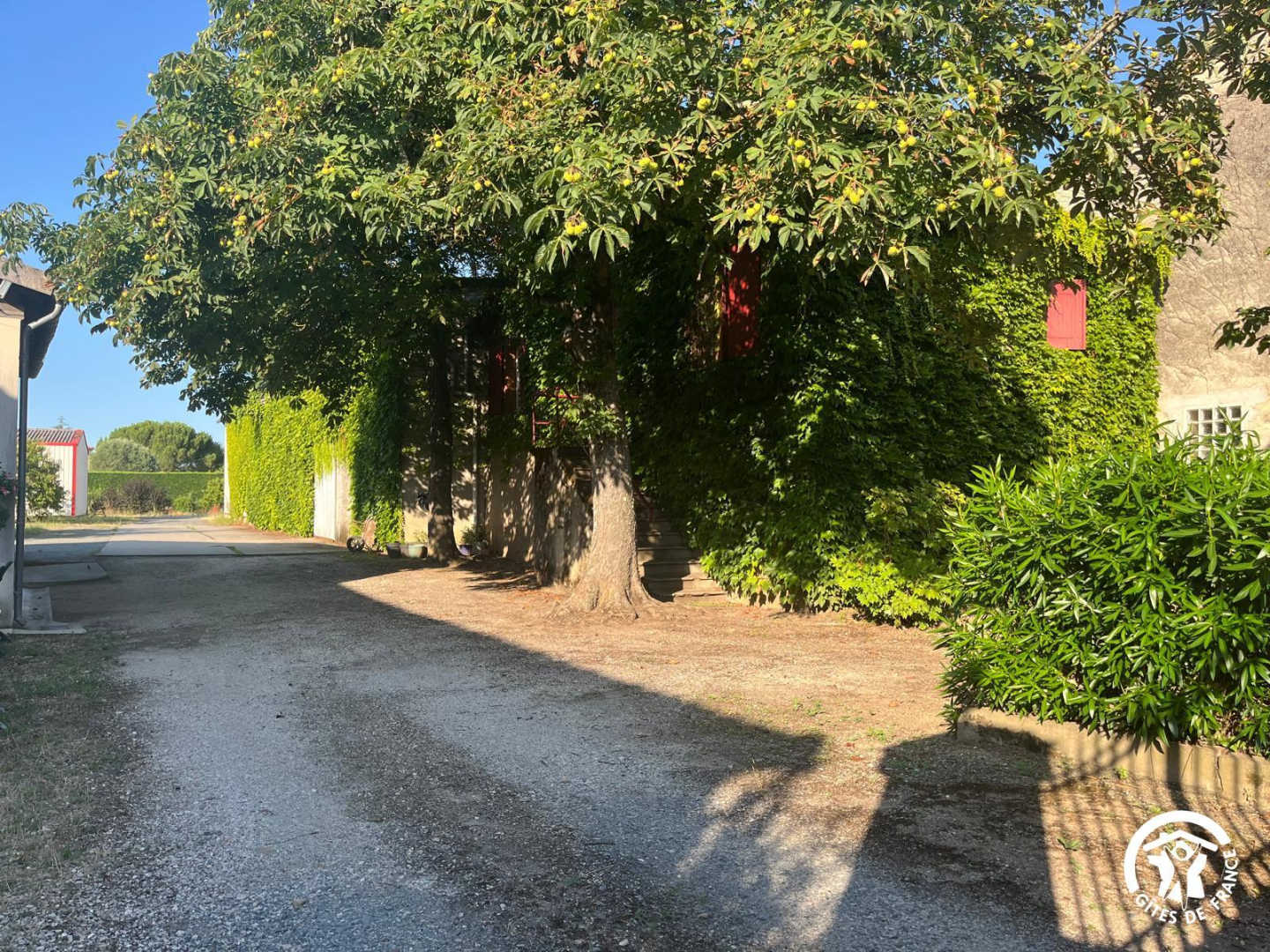 Au centre du village