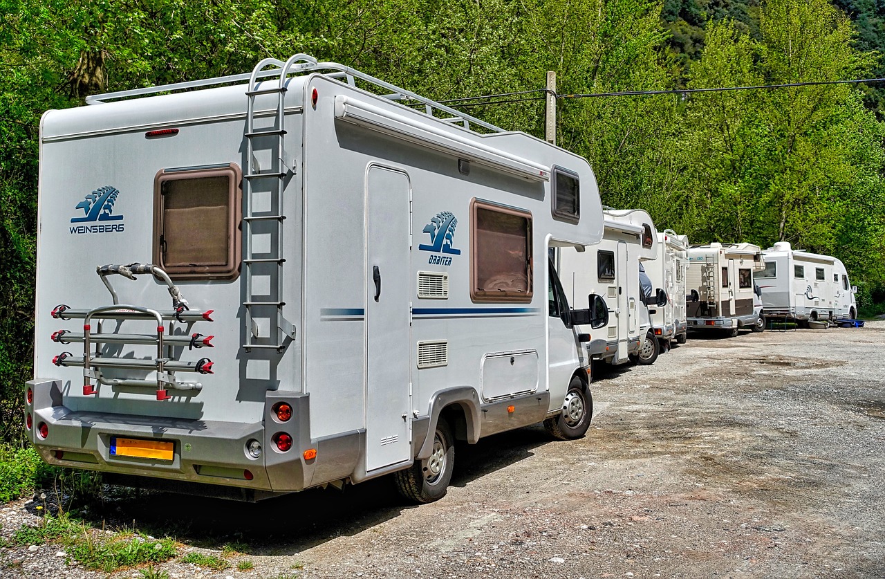 Borne de services et aire de stationnement camping-car