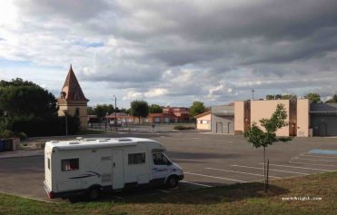 Borne de Services et Aire de Stationnement Camping-Car de Lavaur