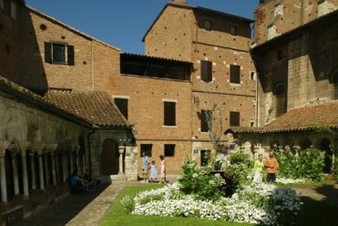 Le Cloître Saint-Salvi