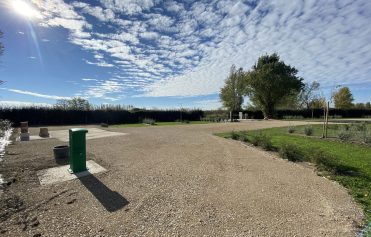 Aire de Services et de Stationnement CampingCarNight des Pommiers